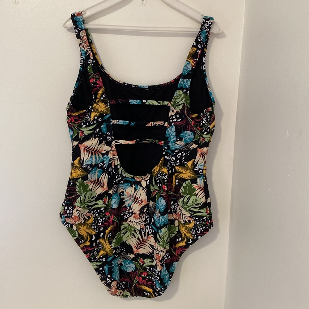 Ocean Pacific Ladies XL One Piece Tropical Swimwear -previously worn a few times - Picture 2 of 11